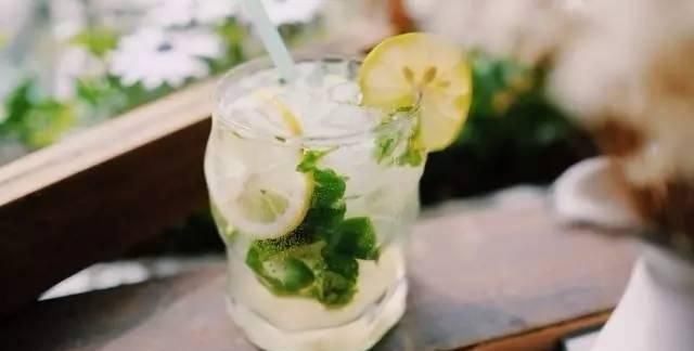 莫吉托鸡尾酒的调制流程 莫吉托鸡尾酒怎么弄