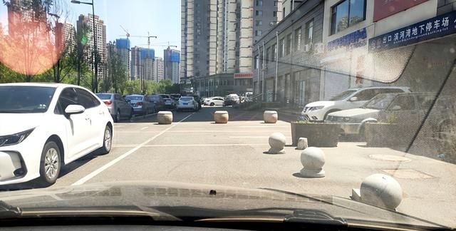 汽车车身怎么观察凹坑,汽车比较深的凹坑划痕怎么处理图2