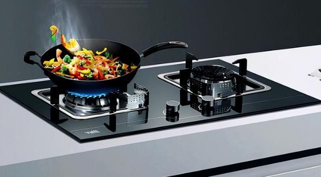 燃气灶一个火焰变小怎么办